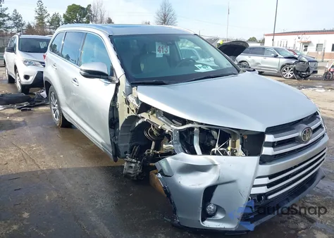 2018 Toyota Highlander Xle z USA, uszkodzony, nr VIN 5TDKZRFH7JS537429